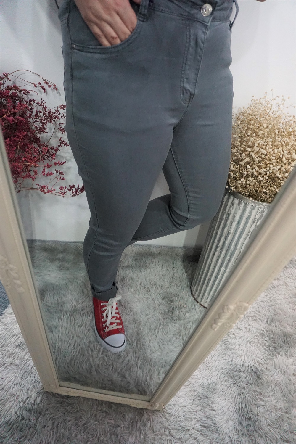 Jednoduché nohavice - zaujímavé svojou farbou